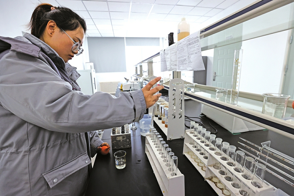 長(cháng)清馬山垃圾焚燒發(fā)電項目日焚燒約1500噸，年發(fā)電2億度，可滿(mǎn)足近6萬(wàn)戶(hù)家庭一年的用電 垃圾焚燒 發(fā)電生金